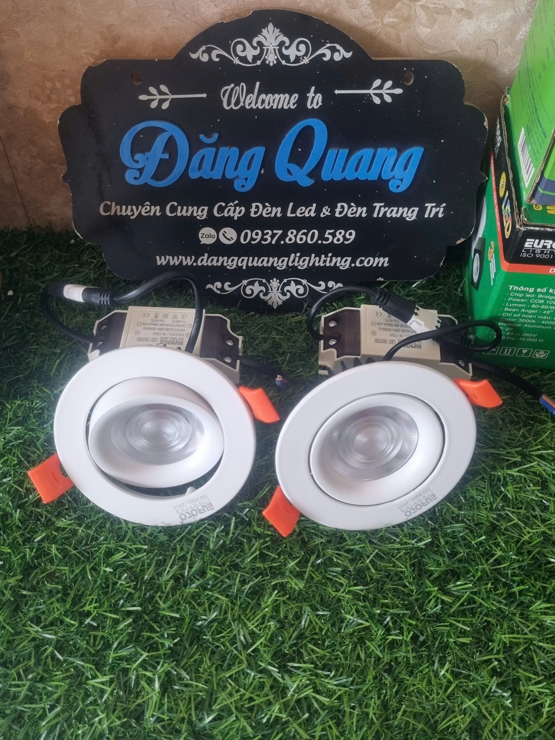 DEN SPOTLIGHT 1 - Ưu điểm của đèn spotlight âm trần và ứng dụng trong chiếu sáng